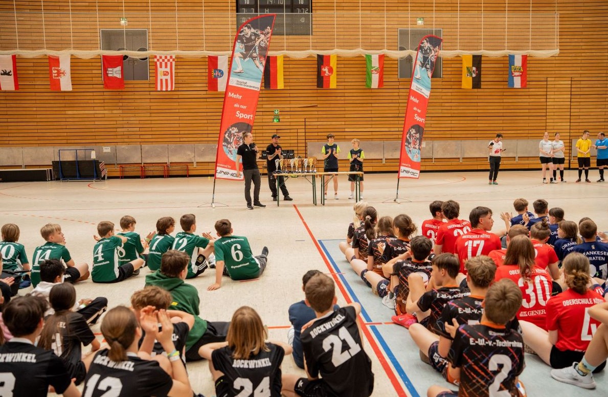 Floorball-Schulpokal in Berlin: Gute Ergebnisse für hessische Schulen